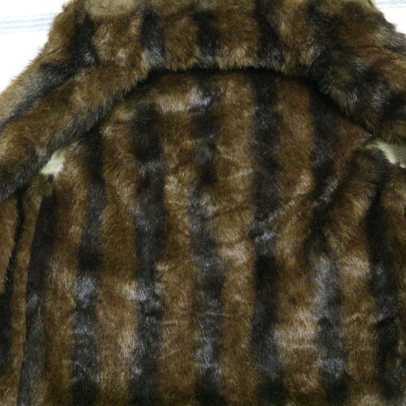 VTG COACO New York Stripe Faux Fur Reversible Vest - Picture 4 of 8